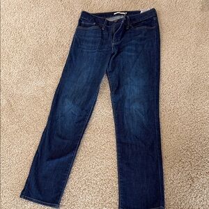 Levi women’s straight Blue Jeans